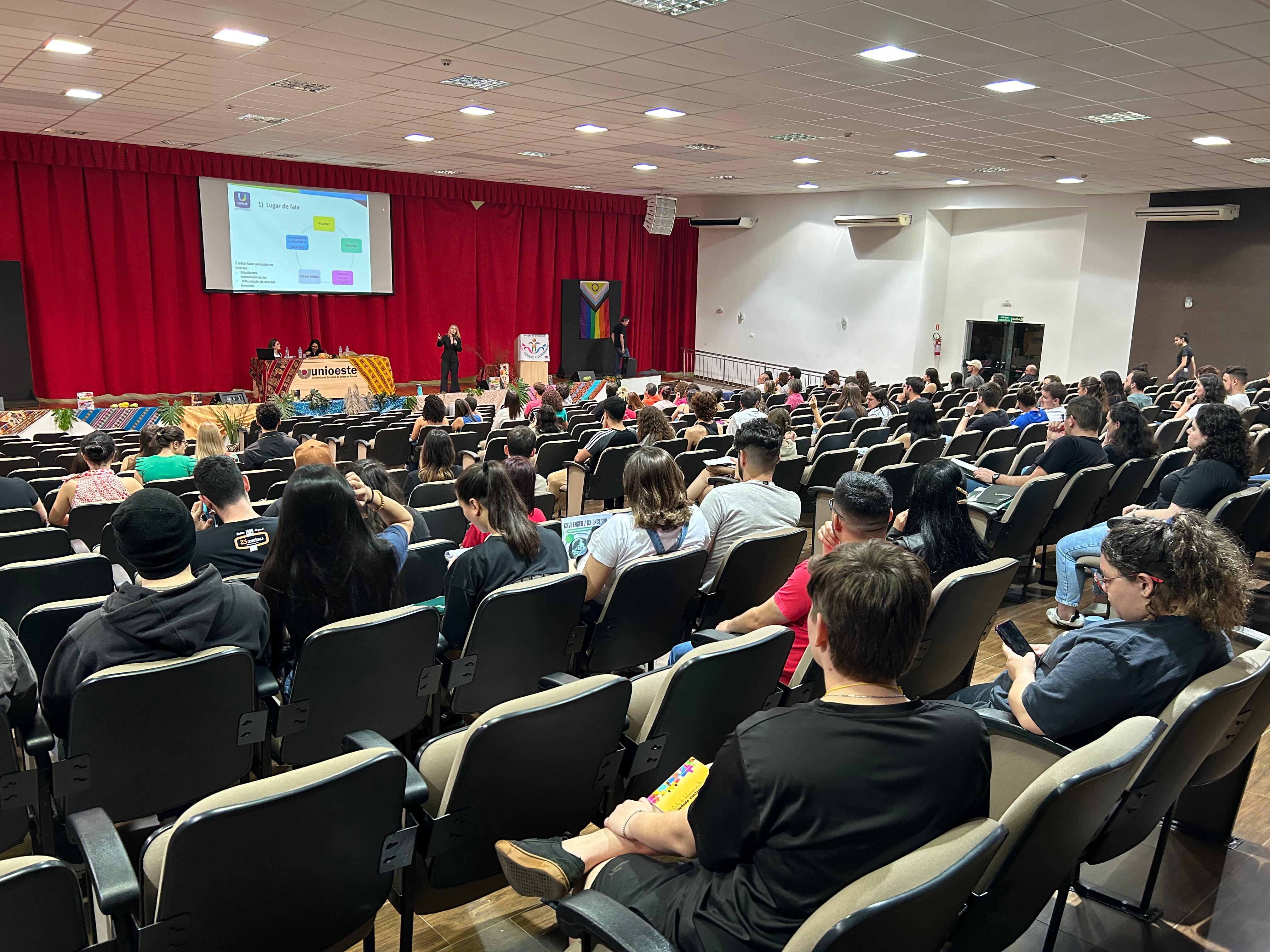Ciclo de debates sobre gênero e diversidade reúne 400 em Beltrão
